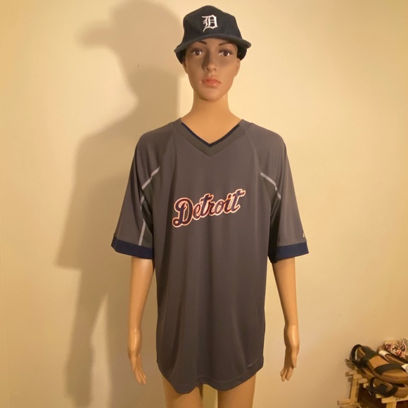 Apollo Detroit Tigers Hat, Majestic Tigers Jersey & Genuine Tigers T-Shirt - Picture 6 of 7